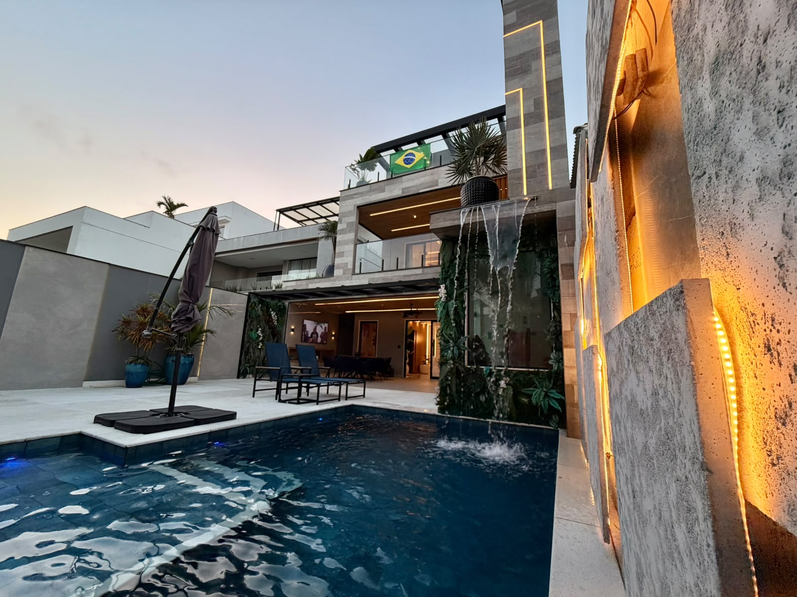 Casa de Alto Padrão — Riviera Del Sol (329m²)